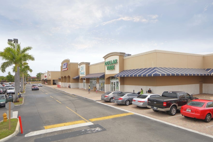 More Photos Of 850-980 Ives Dairy Rd, Miami Storefront For Lease