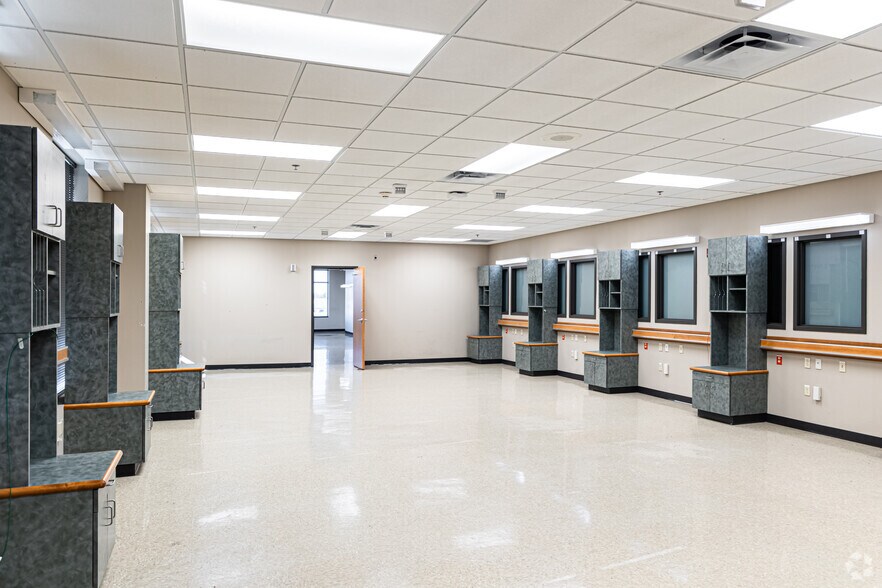 More Photos Of 6700 W 115th St, Overland Park Office For Lease