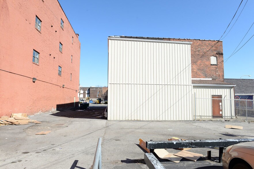 More Photos Of 975 Broadway St, Buffalo General Retail For Sale