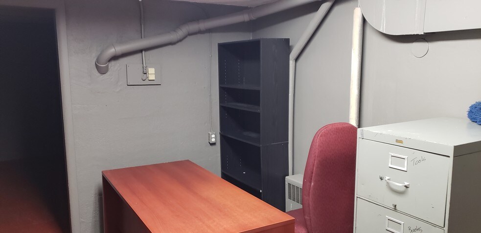 More Photos Of 10201 100th Ave, Fort Saskatchewan General Retail For Lease