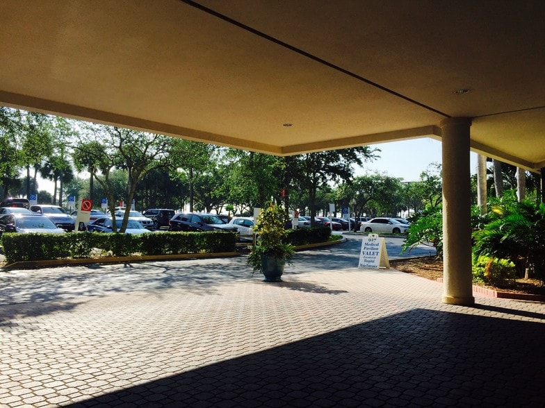 More Photos Of 927 45th St, West Palm Beach Medical For Lease
