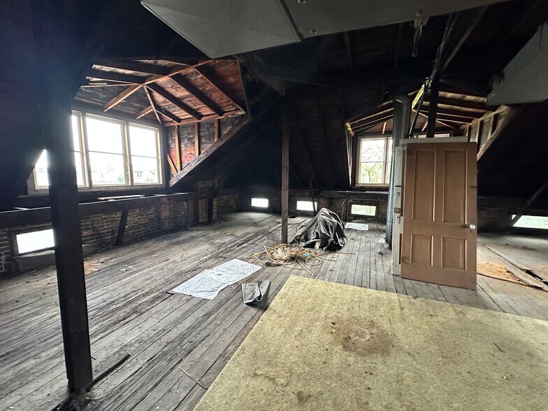 More Photos Of 537-539 S 5th St, Columbus Storefront Retail Residential For Sale