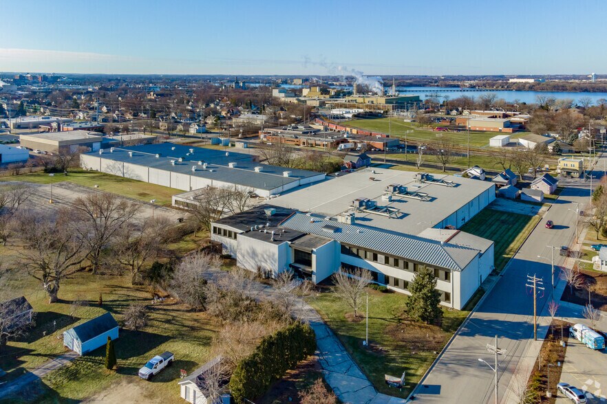 More Photos Of 435 6th St, Menasha Warehouse For Lease