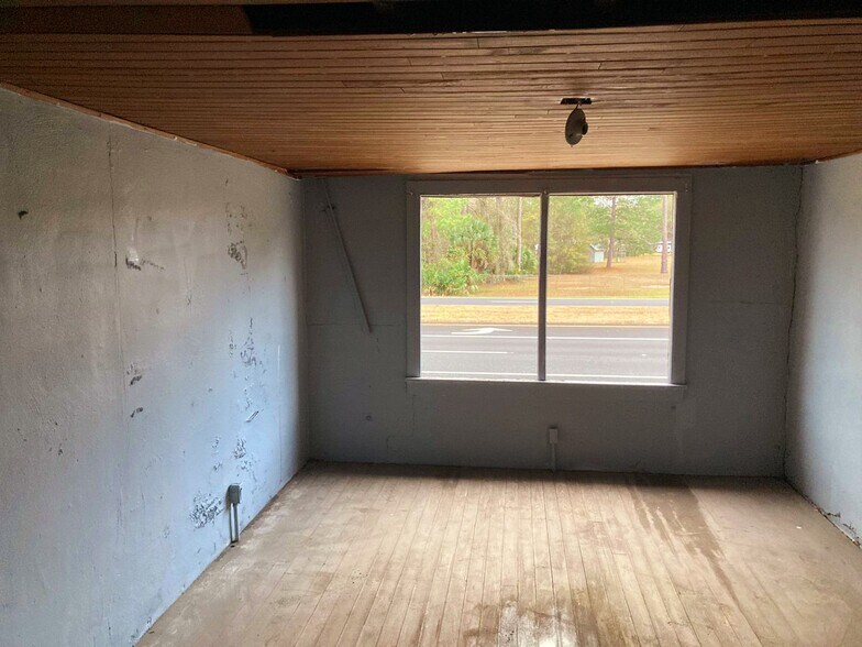 More Photos Of 16500 S US Highway 19, Salem Restaurant For Sale