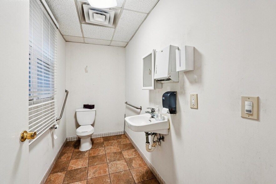 More Photos Of 99-105 Berkshire Ave, Paterson Office For Lease