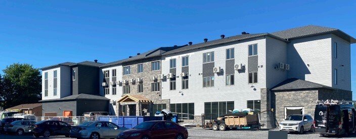 Primary Photo Of 975-979 Russell Rd N, Russell Apartments For Lease