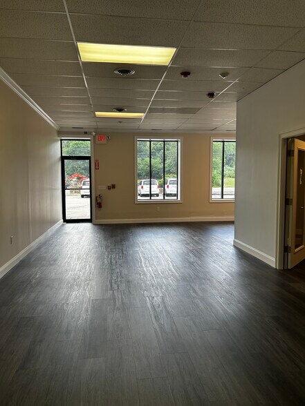 More Photos Of 7610 Post Rd, North Kingstown Freestanding For Lease