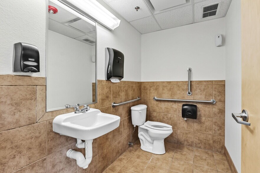 More Photos Of 114 Village Pl, Dillon Office For Lease