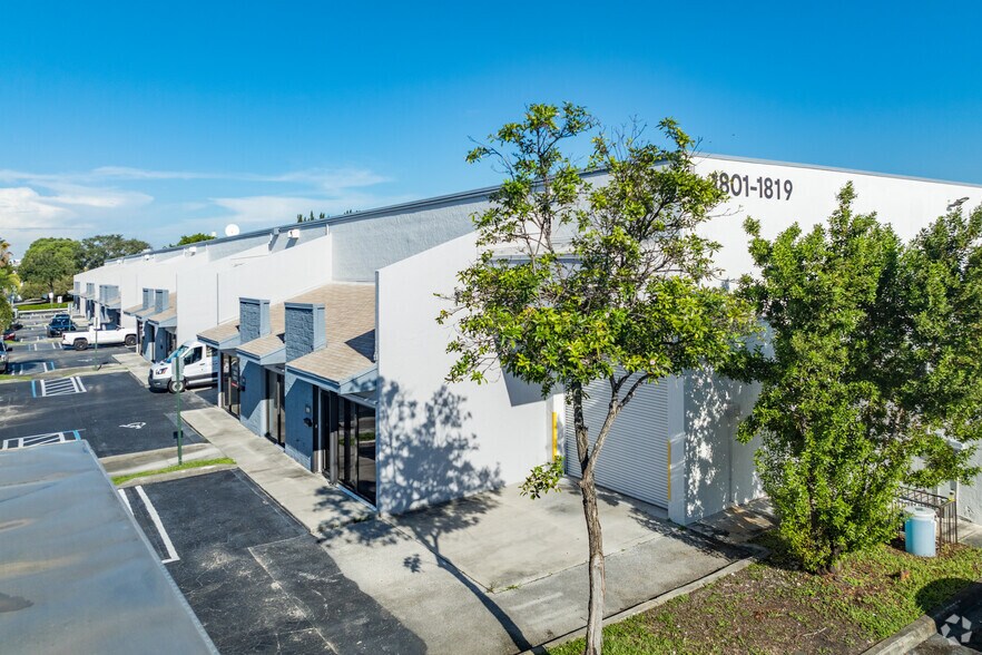 More Photos Of 1801-1839 NW 79th Ave, Doral Warehouse For Lease