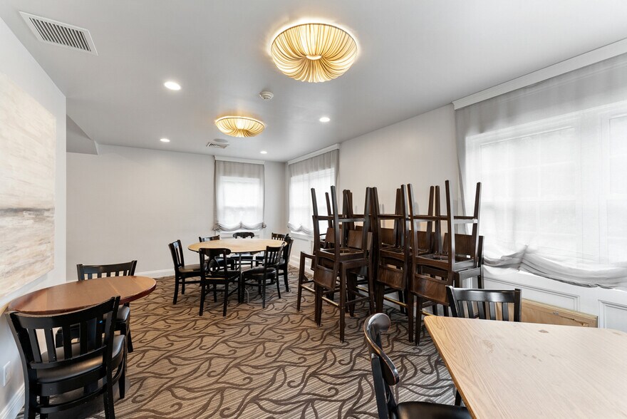 More Photos Of 135 Cooper St, Agawam Specialty For Sale