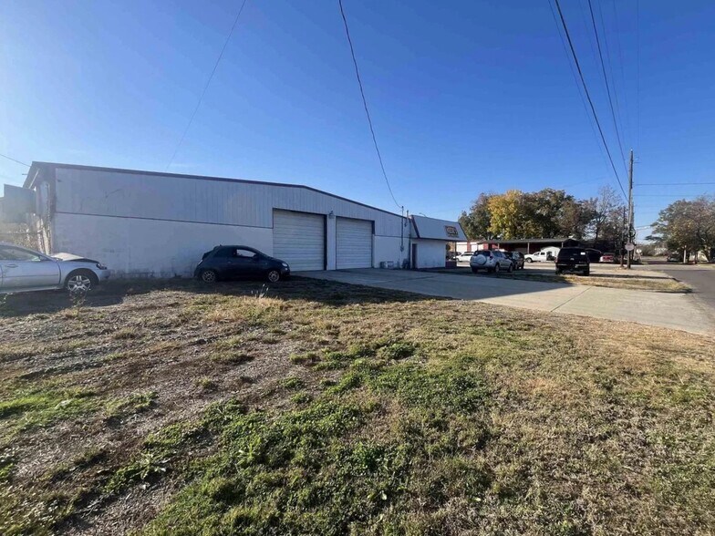 More Photos Of 321 E 3rd St, Hope Auto Repair For Sale