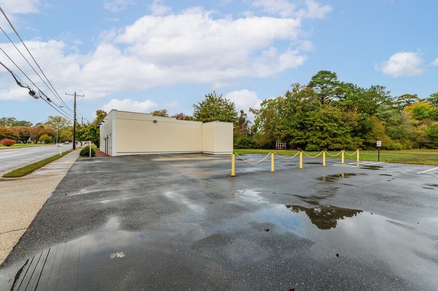 More Photos Of 16945 General Puller Hwy, Deltaville Office For Sale