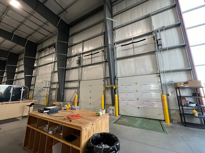 More Photos Of 2801 W Evergreen Dr, Appleton Warehouse For Lease