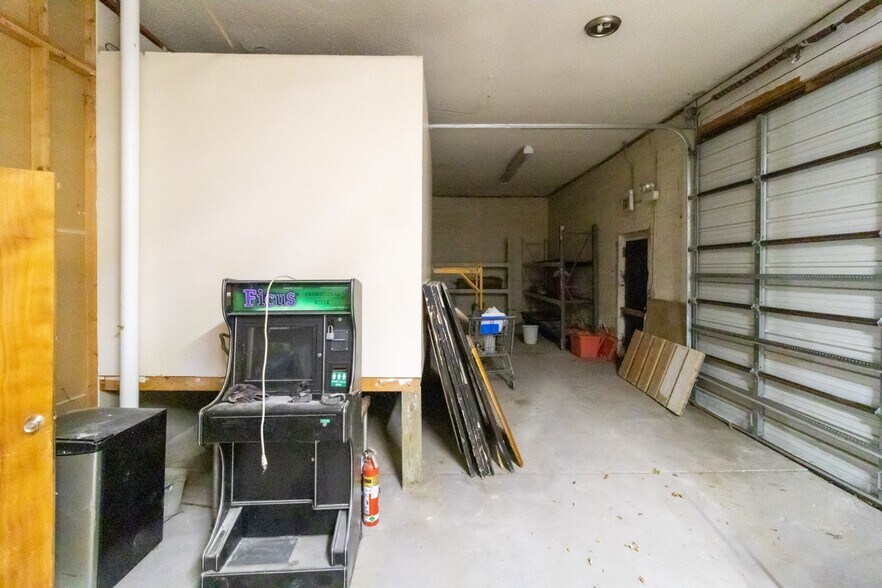 More Photos Of 255 W 79th St, Chicago General Retail For Lease