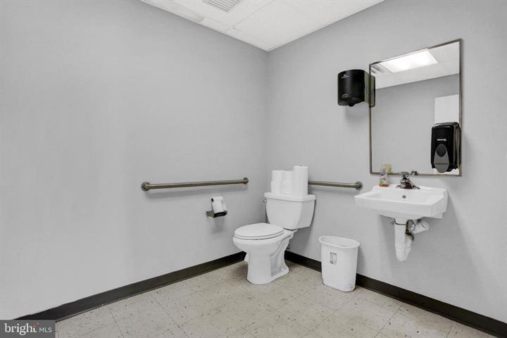 More Photos Of 57 W Shortcut Rd, Newport Showroom For Sale