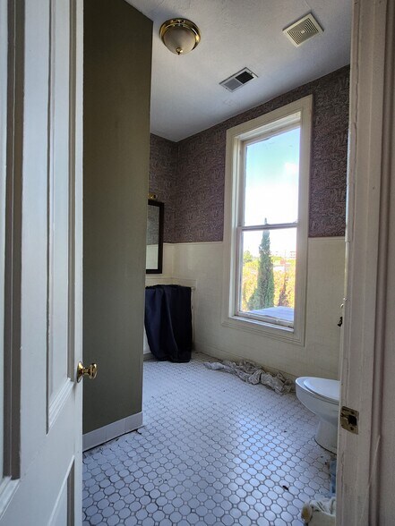 More Photos Of 1402 2nd Ave, Columbus Office For Sale