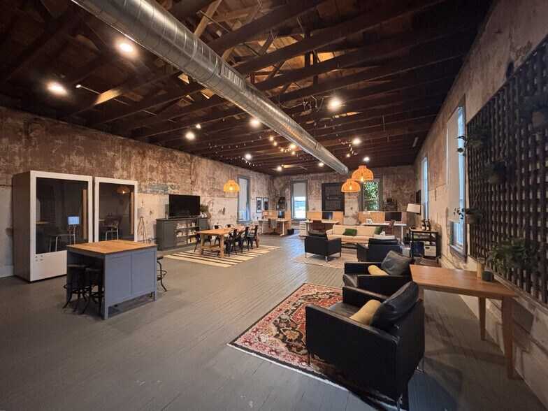 More Photos Of 120 W 8th St, Georgetown Office For Lease