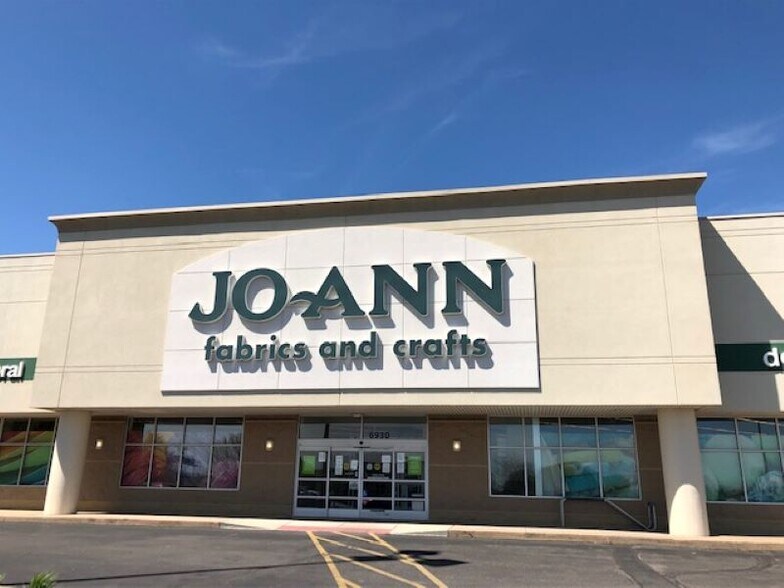 More Photos Of 6920-6930 W Kellogg Dr, Wichita Freestanding For Lease