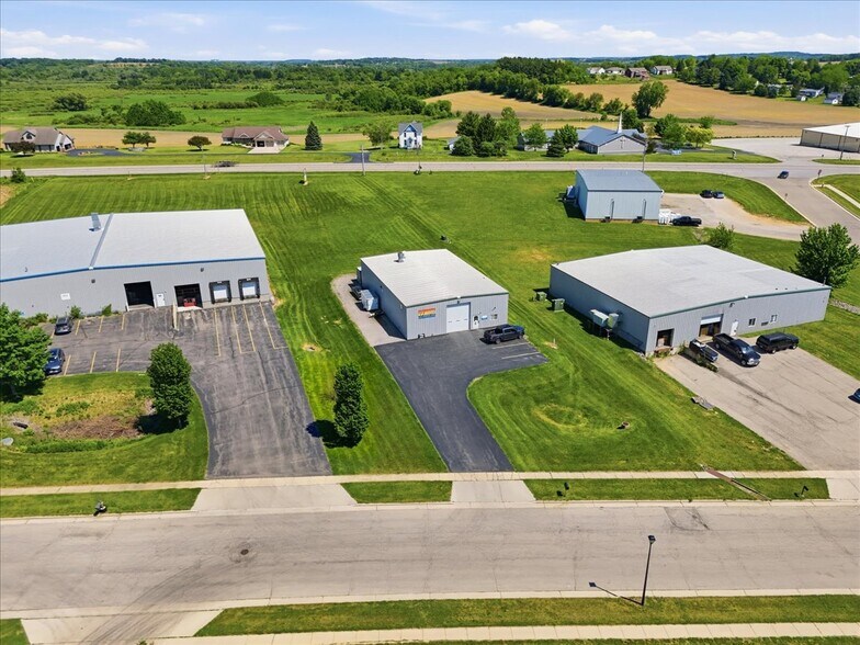 More Photos Of 590 Commercial Ave, Waterloo Auto Repair For Sale