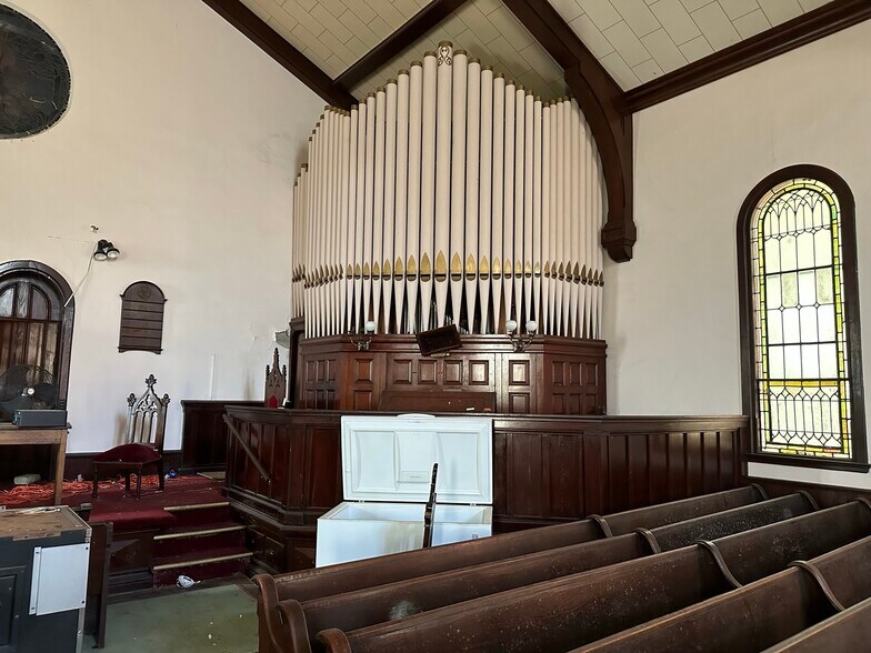 More Photos Of 560 Congress St, Troy Restaurant For Sale