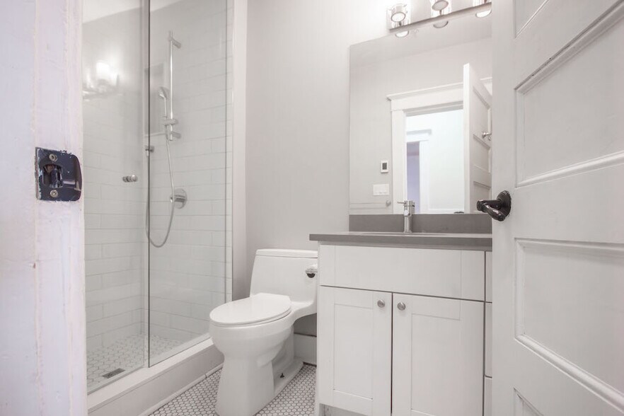 More Photos Of 1033 Granville St, Vancouver Apartments For Sale