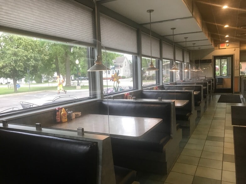 More Photos Of 8200 Macomb St, Grosse Ile Township Restaurant For Sale