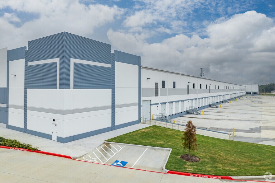 More Photos Of 9100 FM 1405, Baytown Distribution For Sale