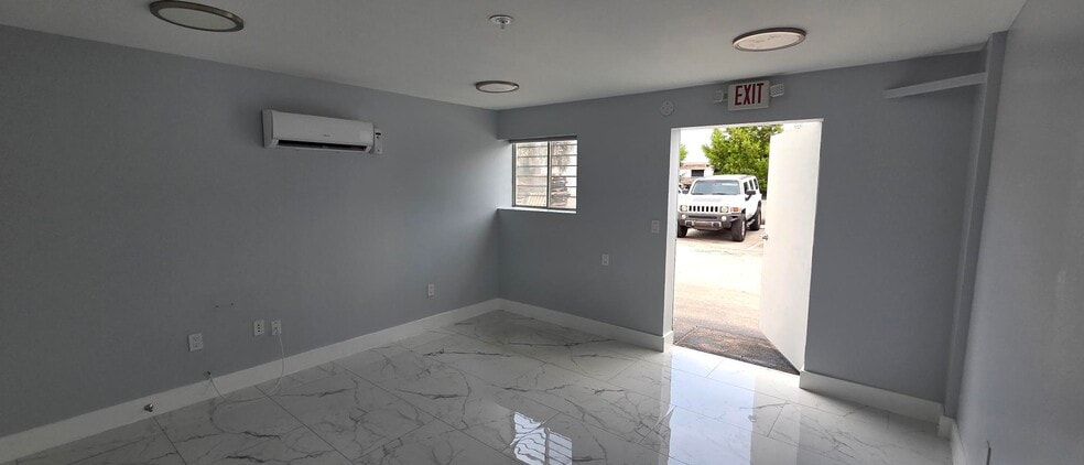 More Photos Of 10971 K Nine Dr, Bonita Springs Warehouse For Lease