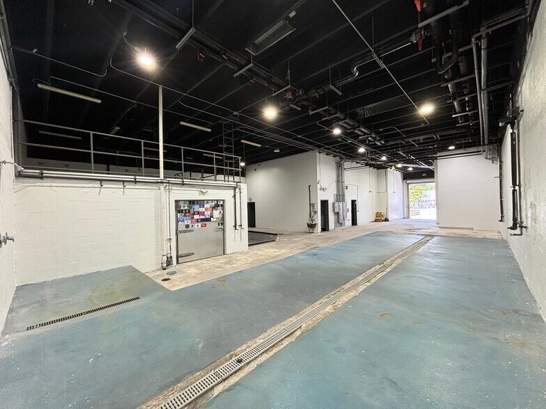 More Photos Of 120 NW 24th St, Miami Warehouse For Lease