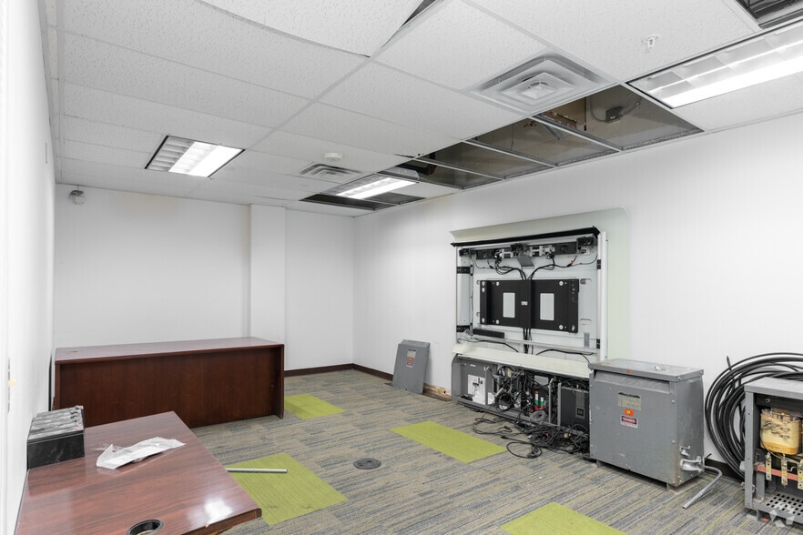 More Photos Of 6070 Gateway Blvd E, El Paso Office For Lease