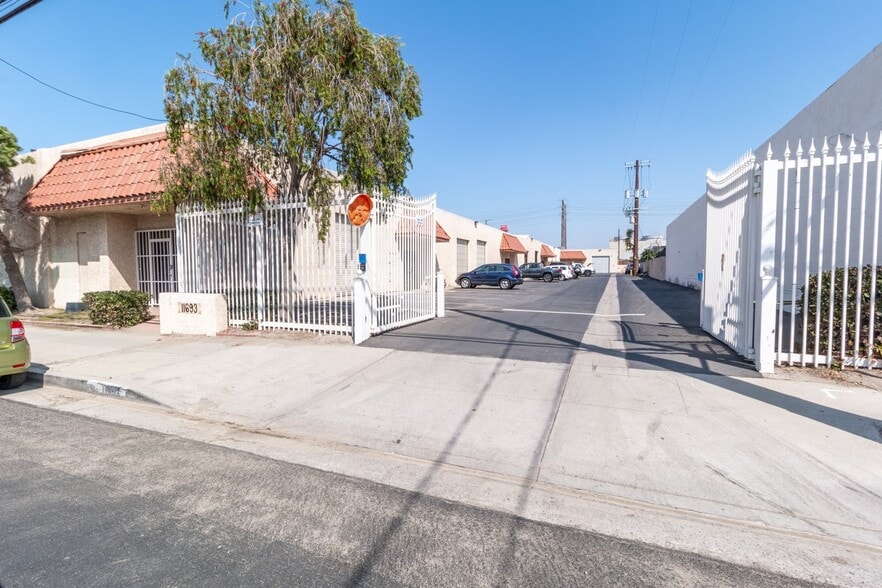 More Photos Of 11693 Sheldon St, Sun Valley Warehouse For Sale