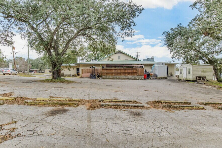 More Photos Of 131 New Warrington Rd, Pensacola Restaurant For Sale