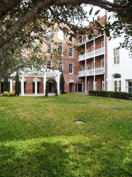 More Photos Of 2228 Mechanic St, Galveston Office For Lease