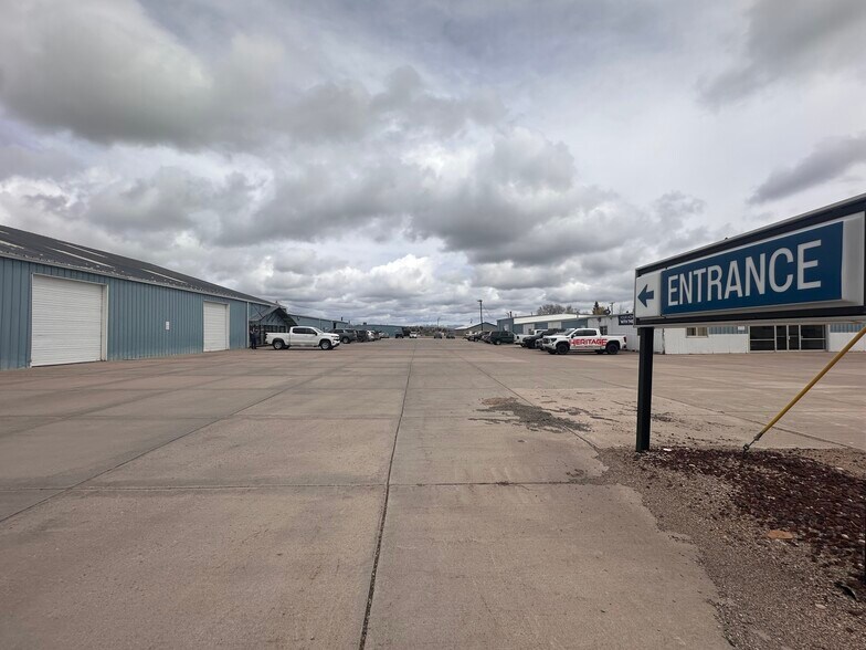 More Photos Of 12 Lincoln St, Diamondville Showroom For Sale