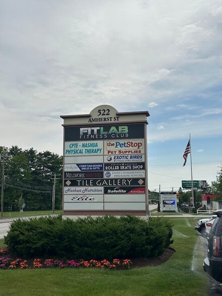 More Photos Of 522 Amherst St, Nashua Showroom For Lease