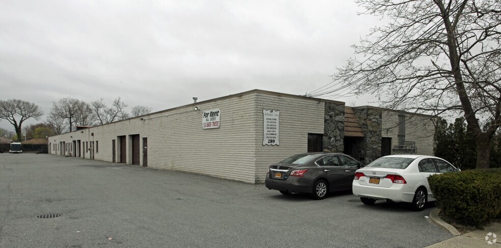 Primary Photo Of 289 Suburban Ave, Deer Park Warehouse For Lease