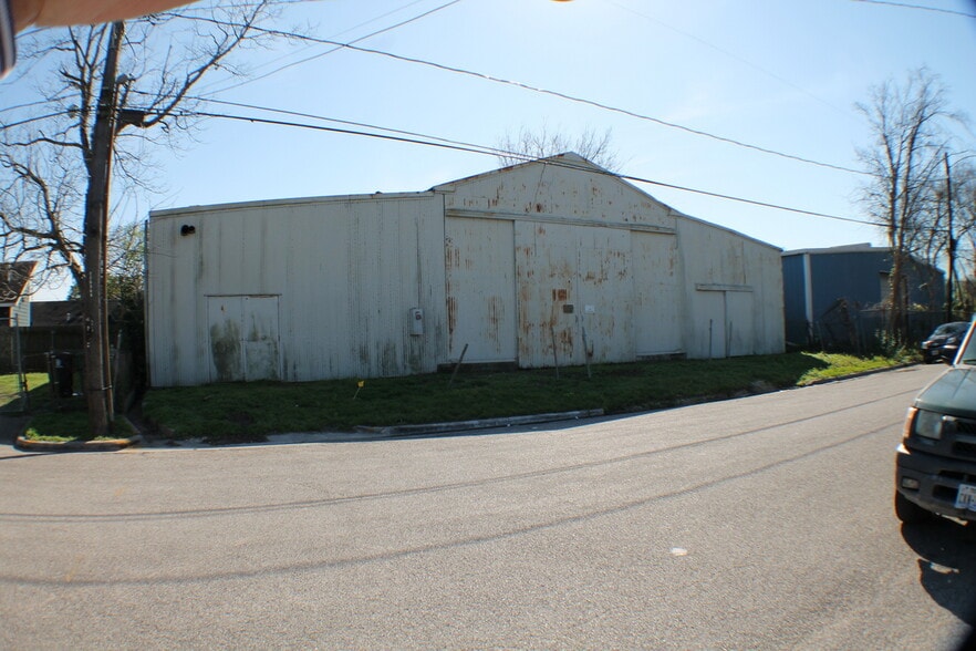 More Photos Of 5517 Dorbrandt St, Houston Warehouse For Sale