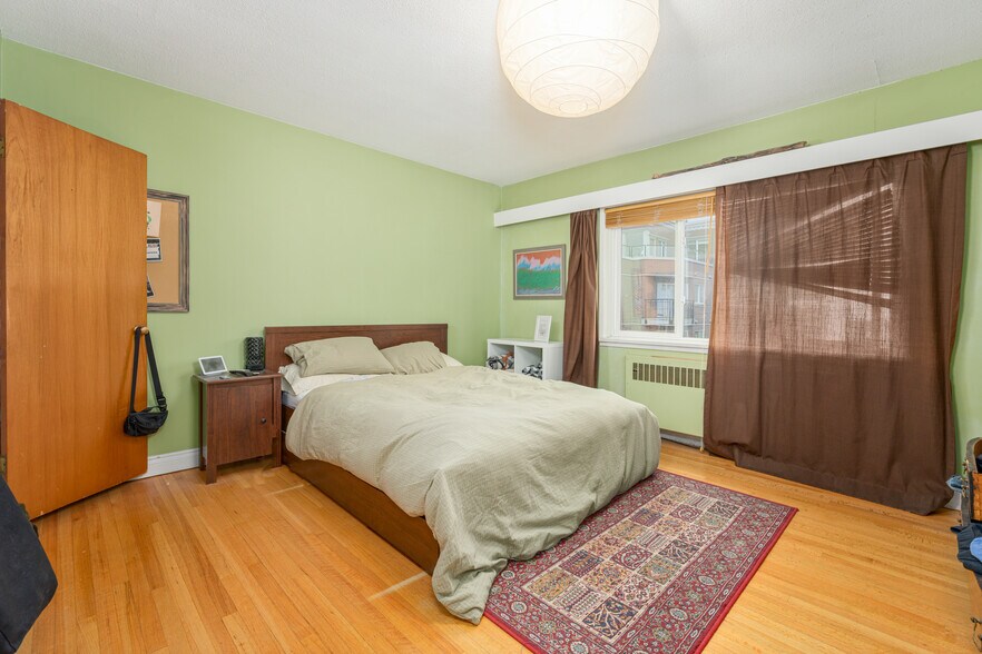 More Photos Of 2250 York Ave, Vancouver Apartments For Sale