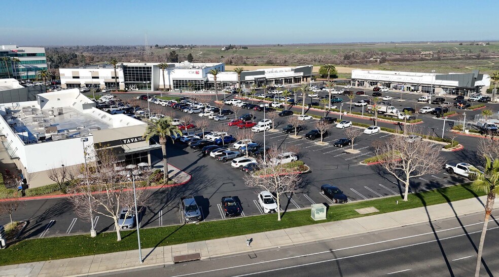 Primary Photo Of 7845 N Palm Ave, Fresno Unknown For Lease