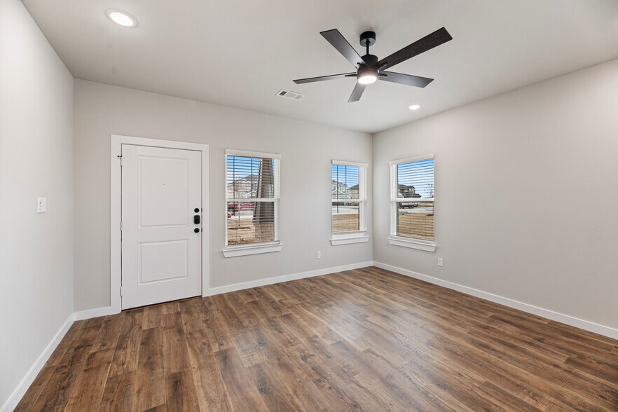 More Photos Of 4405 Clovis Ct, Midlothian Apartments For Sale