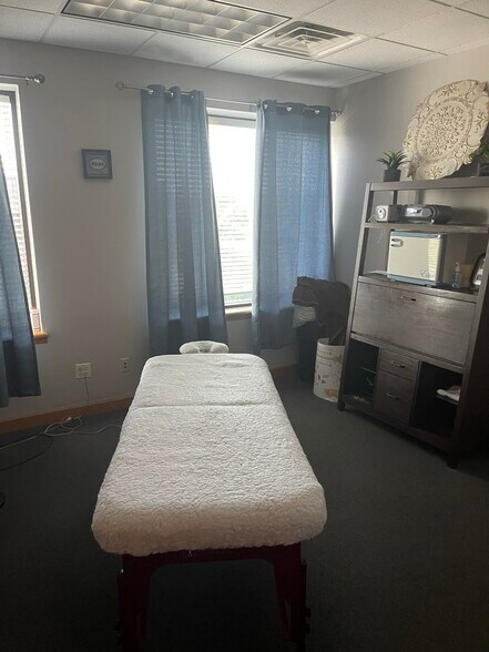 More Photos Of 301 S County Farm Rd, Wheaton Medical For Lease