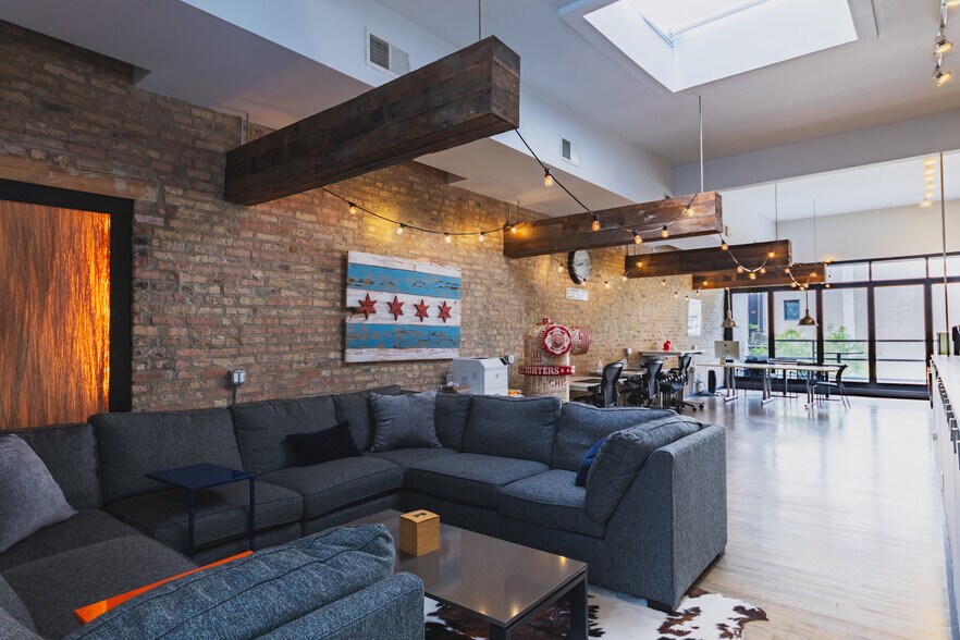 More Photos Of 21 W Illinois St, Chicago Office For Sale
