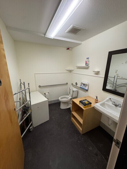 More Photos Of 1940 Union St, Oakland Warehouse For Lease