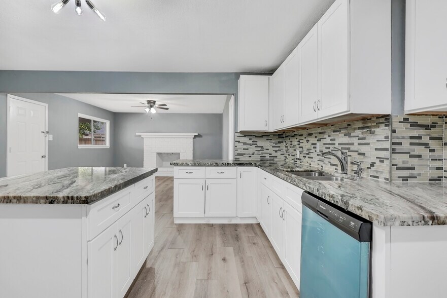 More Photos Of 5722 W 43rd St, Houston Specialty For Sale