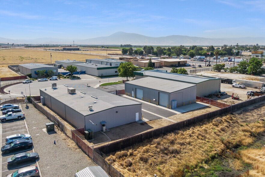 More Photos Of 138 Coremark Ct, Bakersfield Service For Lease