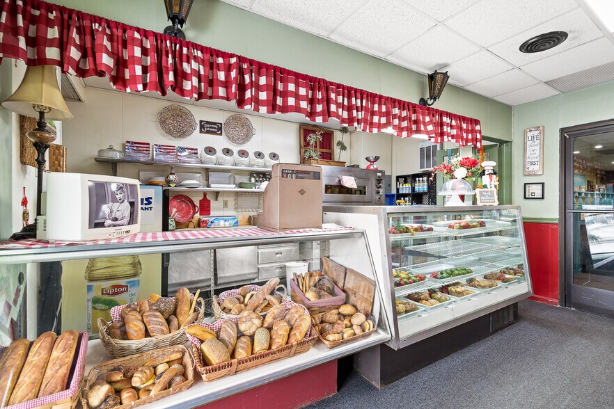 More Photos Of 816 Harrison Ave SW, Canton Restaurant For Sale