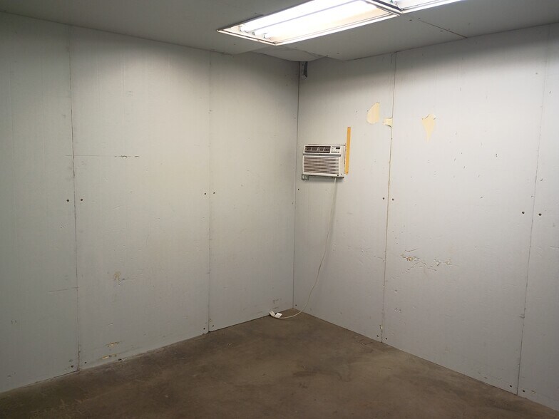 More Photos Of 5740 Logan St, Denver Warehouse For Lease