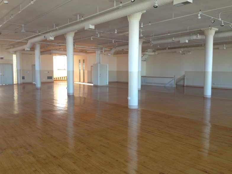 More Photos Of 1288 N Hermitage Ave, Chicago Office For Lease