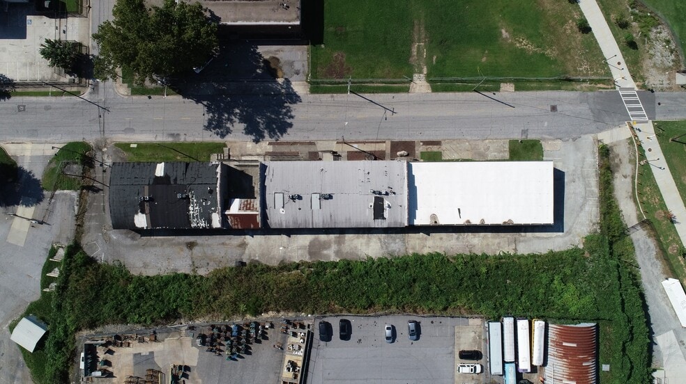 More Photos Of 595 North Ave NW, Atlanta Light Distribution For Sale