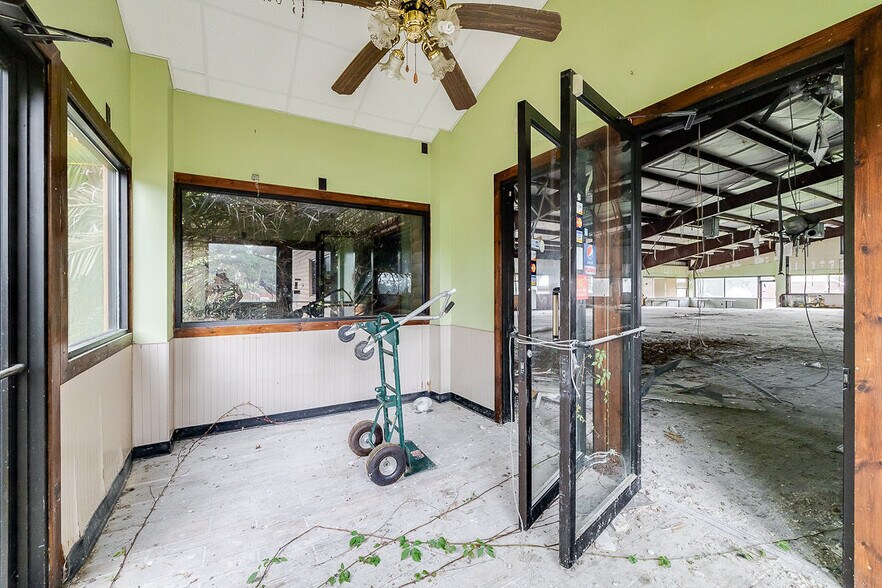 More Photos Of 1224 Buccaneer Club Rd NE, Townsend General Retail For Sale